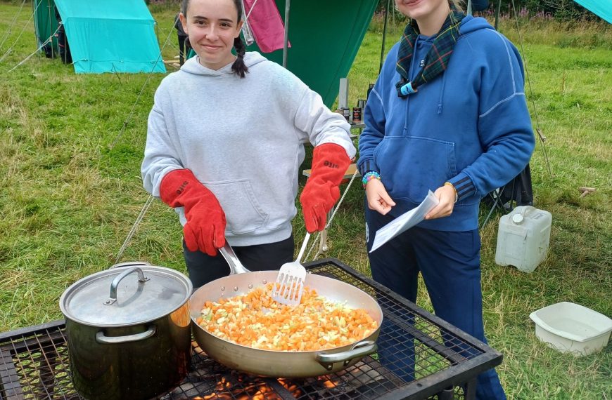 Wildfire Explorers cooking on an altar fire with new frying pan